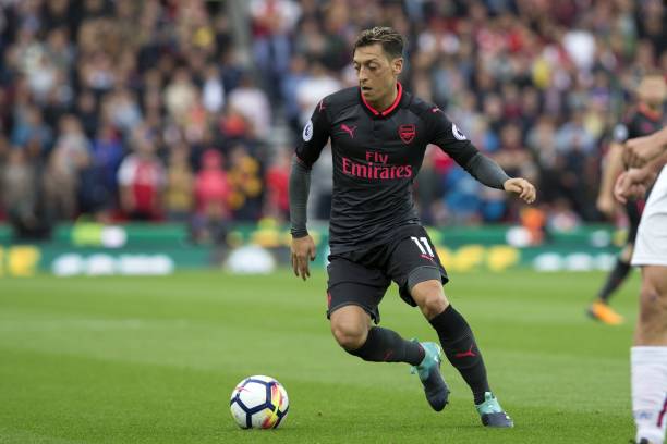 Premier League | Alexis Sanchez and Mesut Ozil lift Arsenal's hopes of a top-4 finish