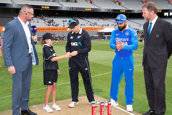 Twitter reacts to Virat Kohli lashing out at umpire allowing New Zealand’s late DRS call TWICE
