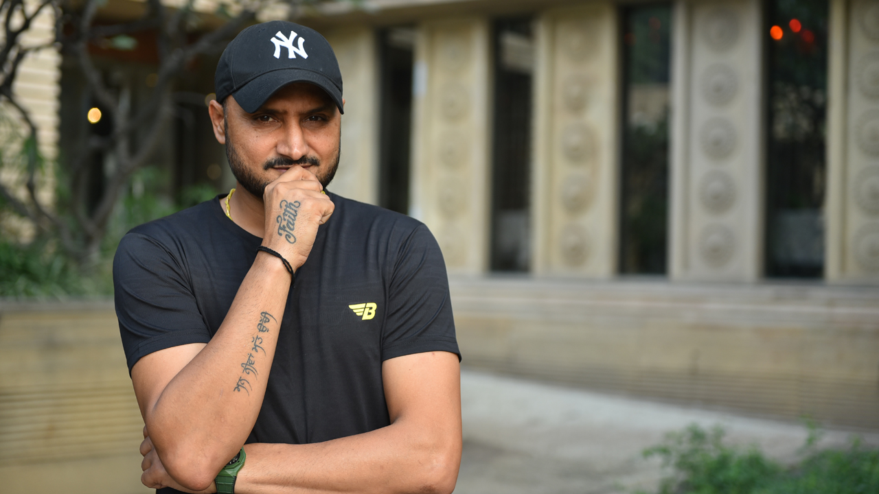 Harbhajan Singh engaged in hilarious twitter banter with Yuzvendra Chahal