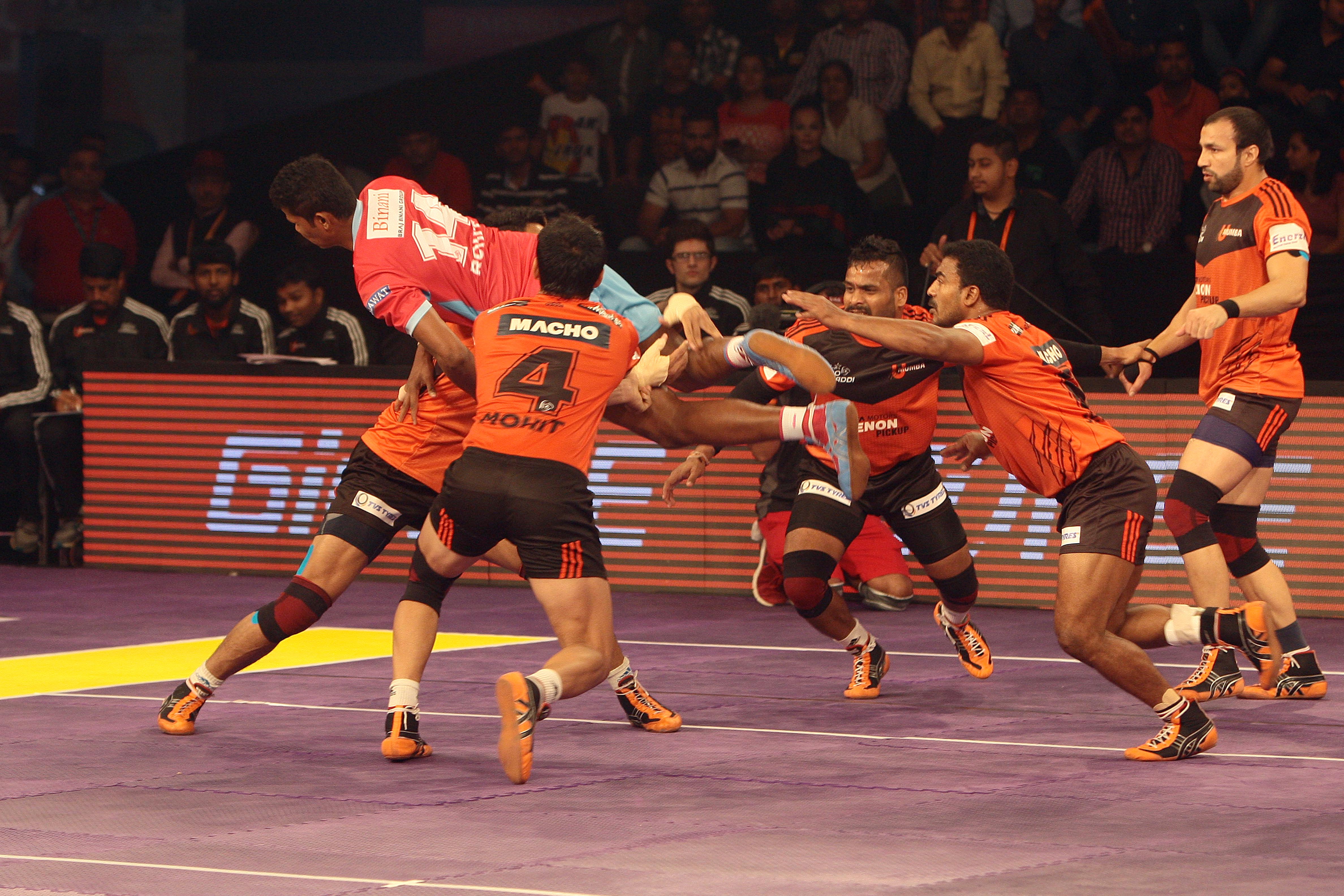 PKL 2017 | Jaipur Pink Panthers beat U Mumba by 39-36